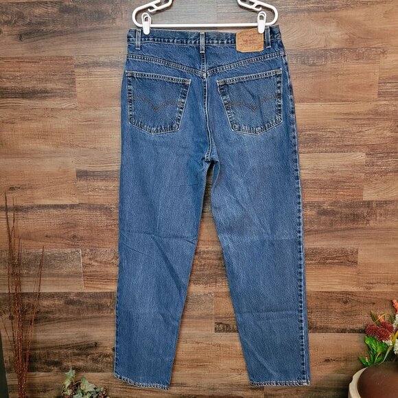 Vtg Levi's Jeans Size 38x34 Measures 34x34 Relaxed Fit 550 USA Medium Wash Y2K - Picture 2 of 10